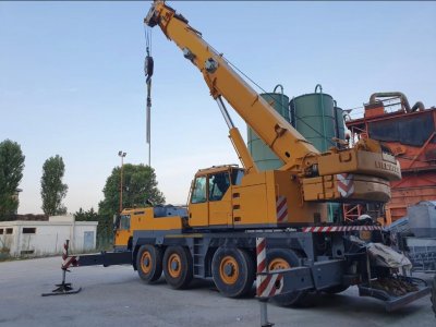 AUTOMACARA LIEBHERR LTM 1070